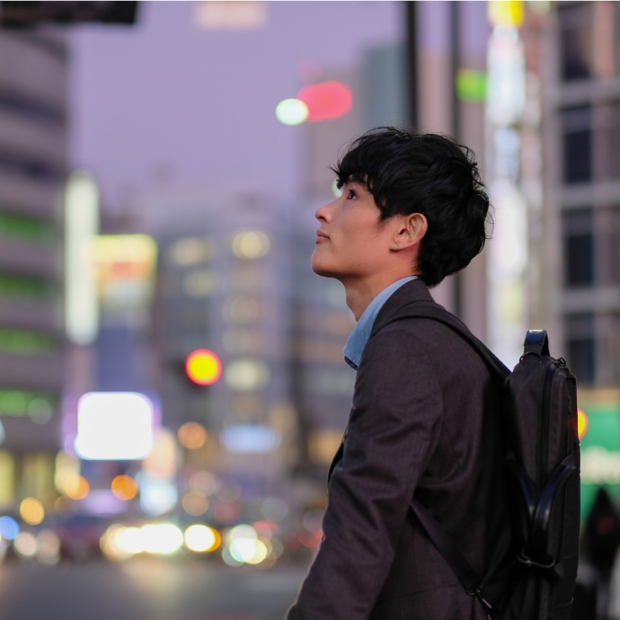 仕事帰りの男性